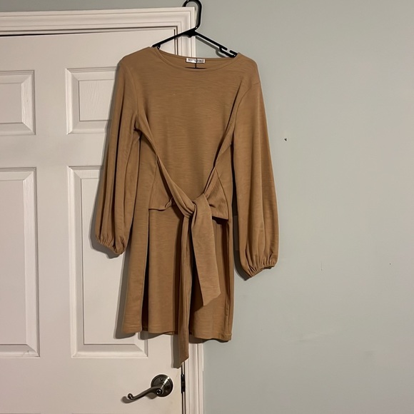 Adorable tan dress for fall and winter - Picture 2 of 3